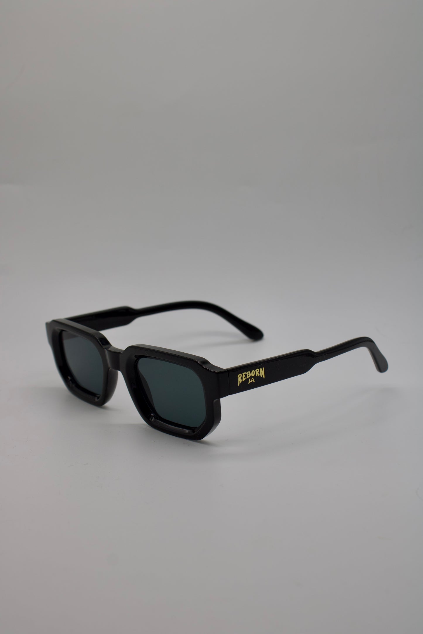 V8 🕶️