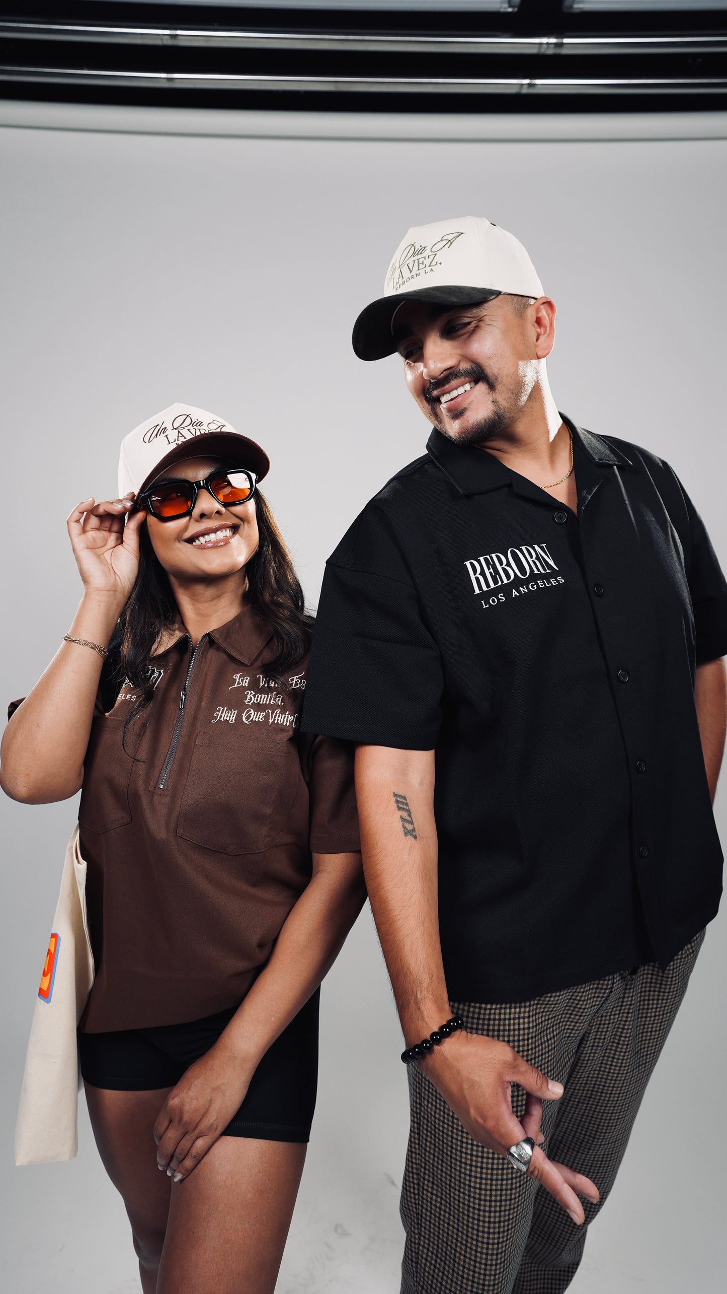 TODO A SU TIEMPO.             Cropped button up shirt.