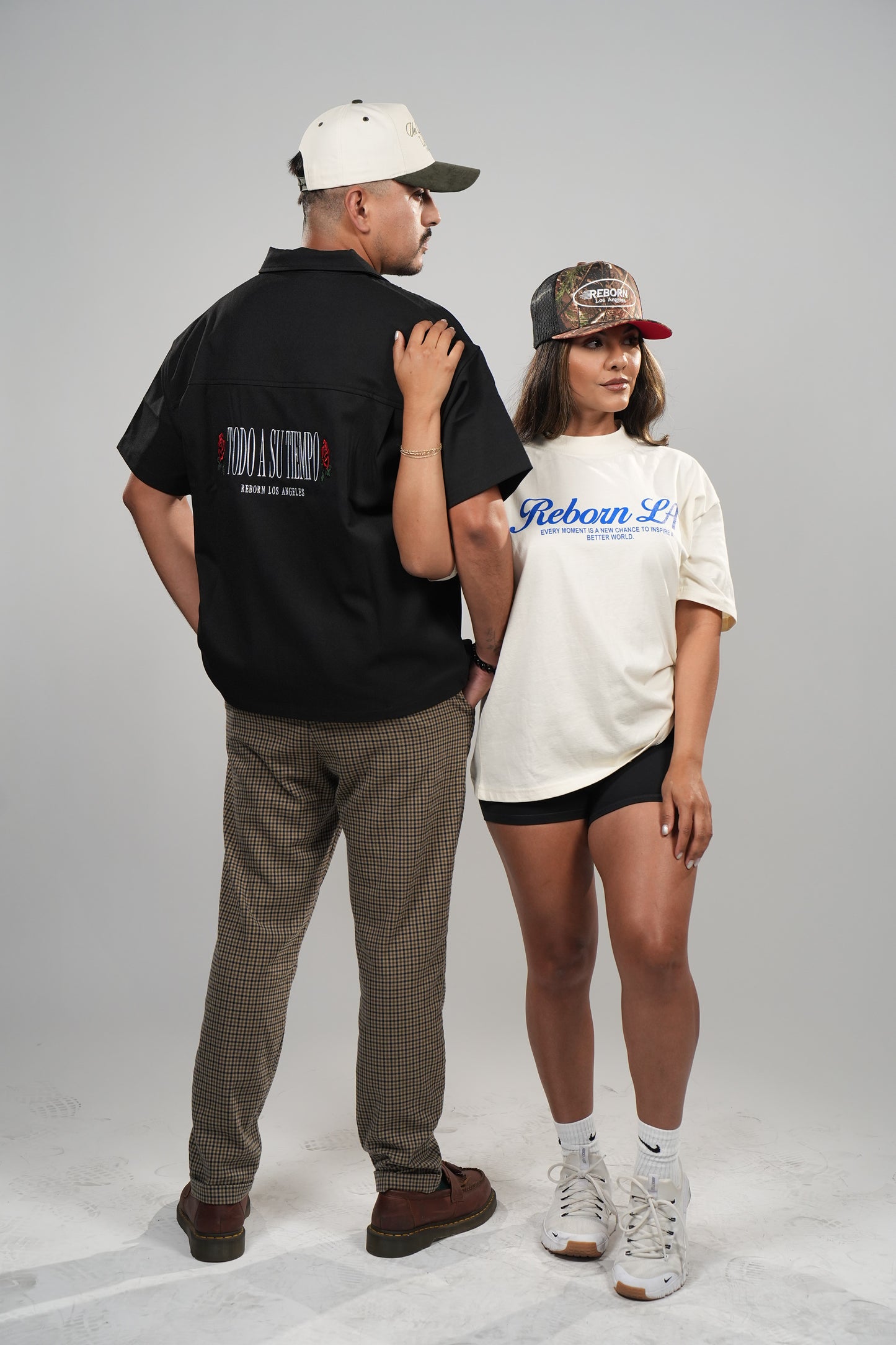 TODO A SU TIEMPO.             Cropped button up shirt.