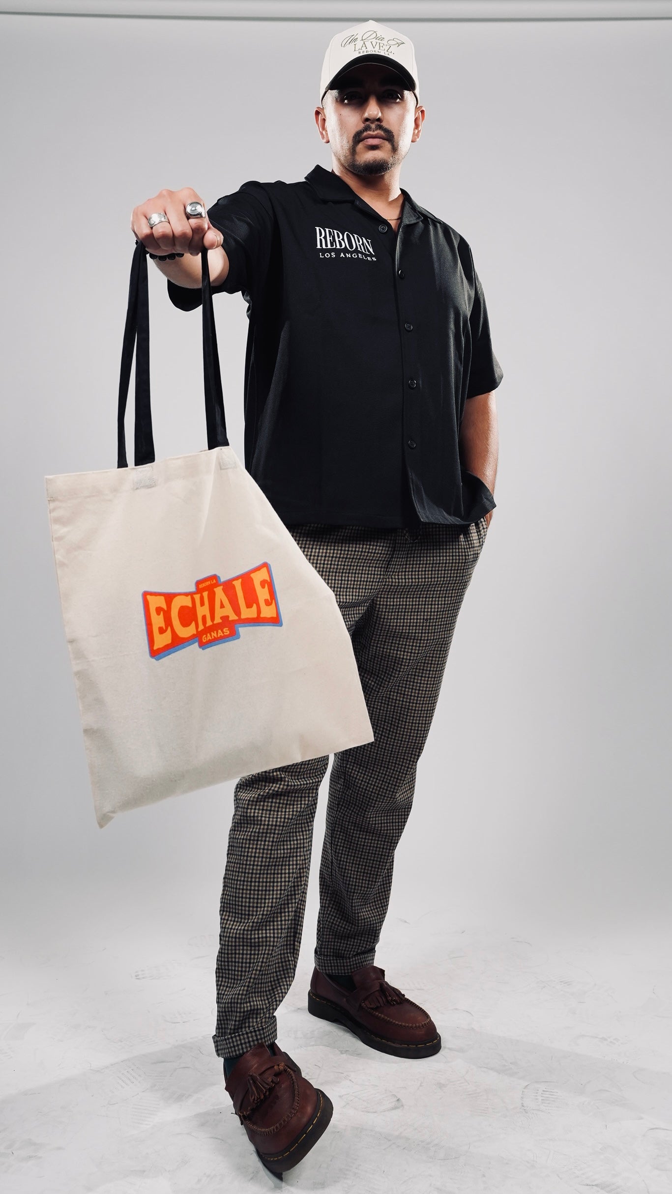 TODO A SU TIEMPO.             Cropped button up shirt.