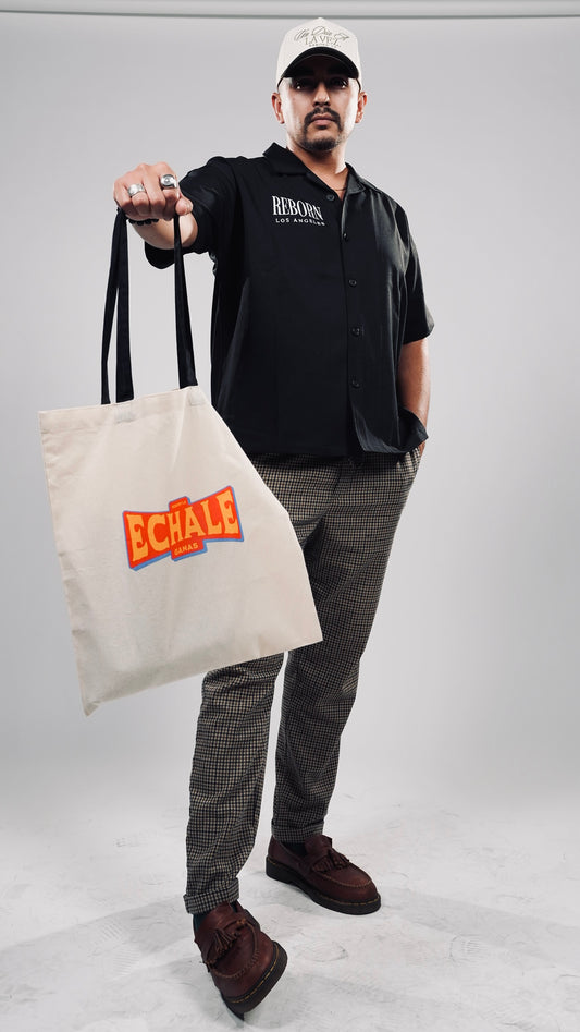 TODO A SU TIEMPO.             Cropped button up shirt.