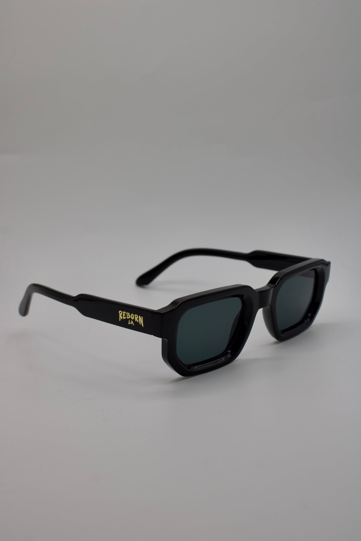 V8 🕶️